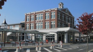 東松山駅東口の駅舎